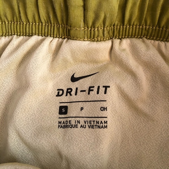 Women’s Nike Tempo Shorts - S - NEW WITH TAGS - Picture 4 of 6